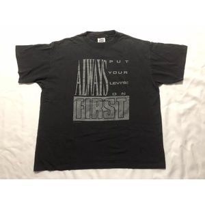 Vintage 1992 Levi’s Graphic Spell Out Black T XL